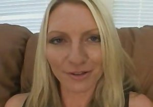 Bubble butt mature takes that dick from behind