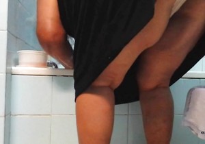 Upskirt action with a perfect granny in HQ